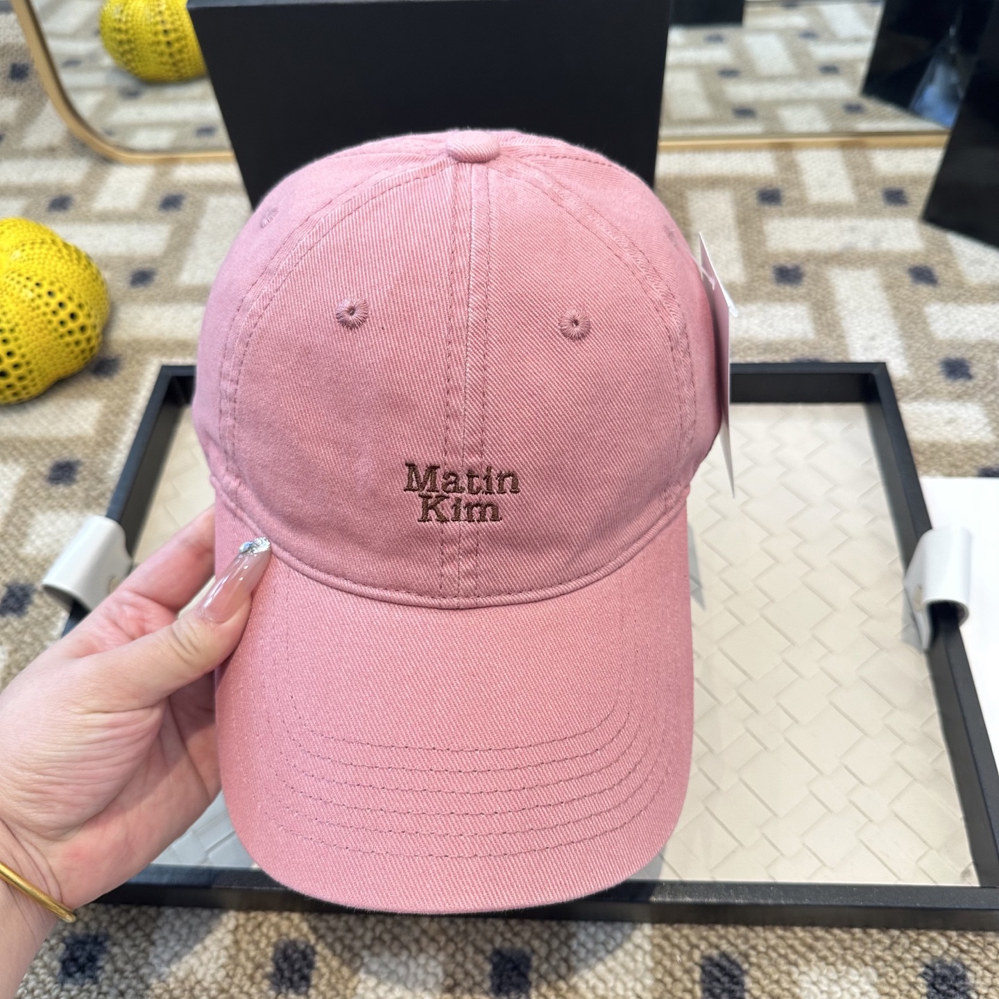 Matin Kim 潮牌棒球帽 简单休闲风的棒球帽 减龄百搭 适配度很高！简单随性~出街拍照拗造型非常加