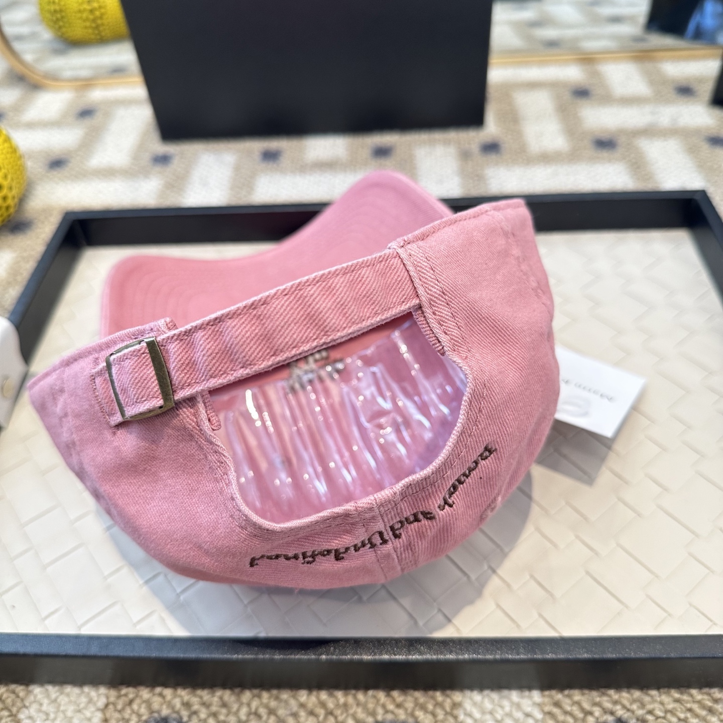 Matin Kim 潮牌棒球帽 简单休闲风的棒球帽 减龄百搭 适配度很高！简单随性~出街拍照拗造型非常加