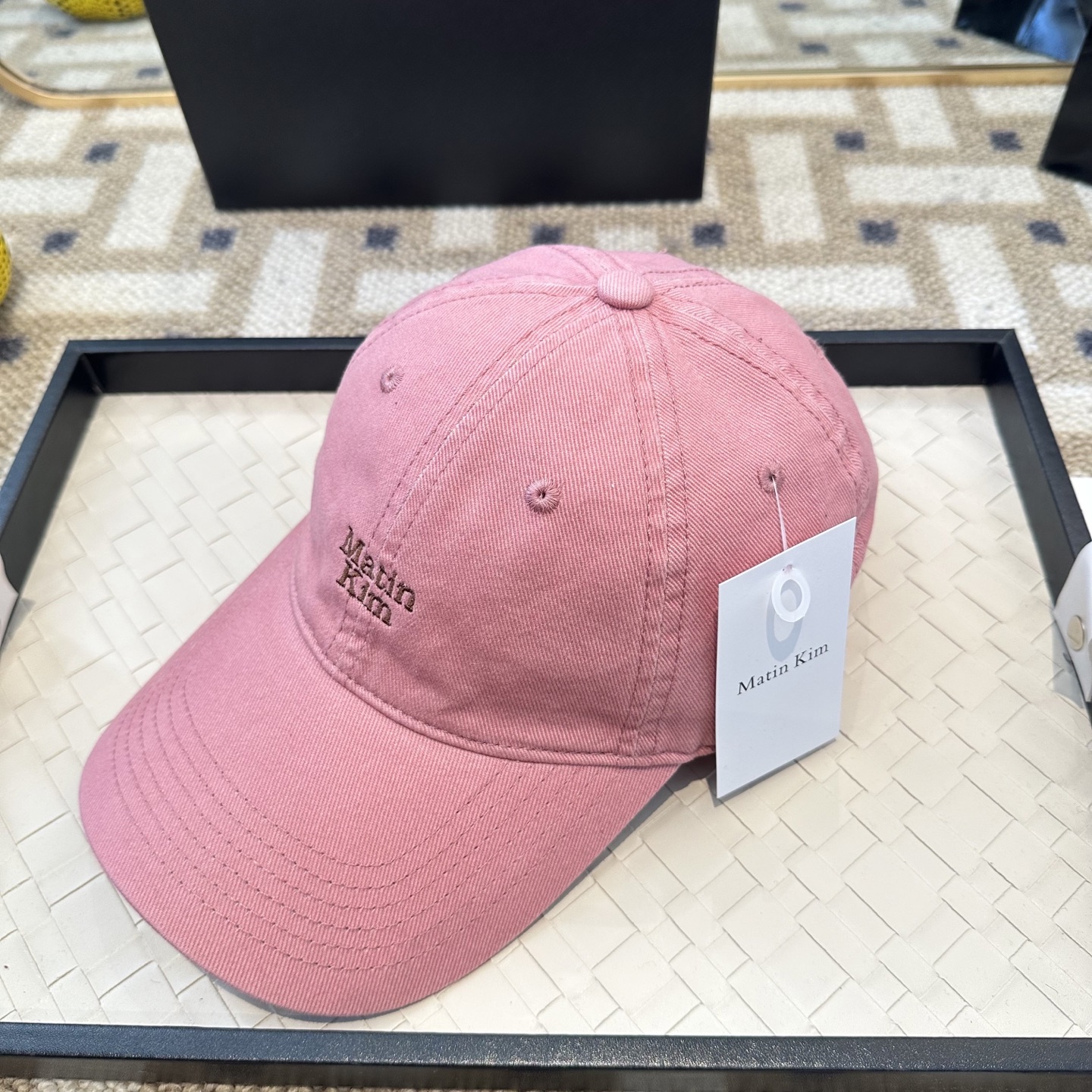 Matin Kim 潮牌棒球帽 简单休闲风的棒球帽 减龄百搭 适配度很高！简单随性~出街拍照拗造型非常加