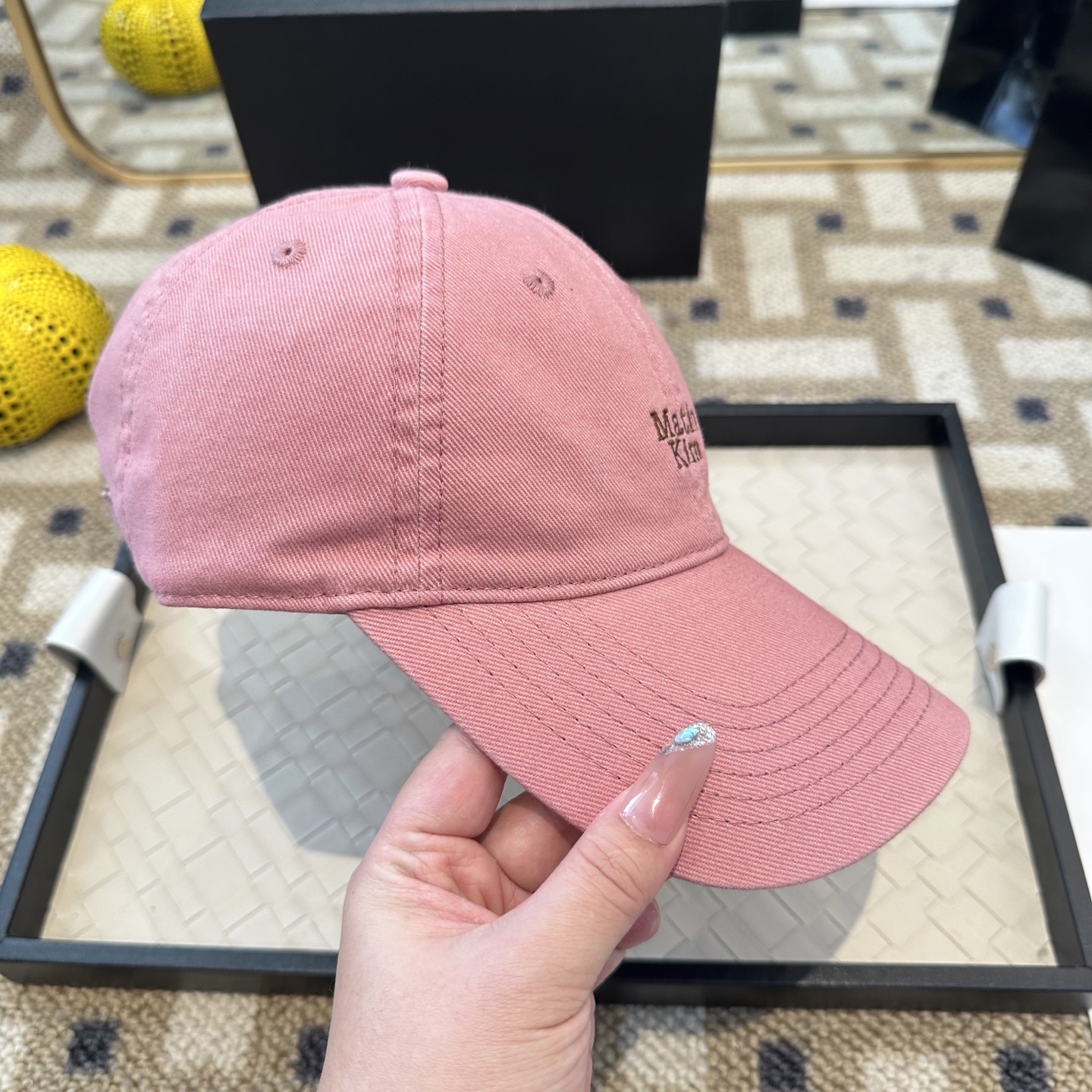 Matin Kim 潮牌棒球帽 简单休闲风的棒球帽 减龄百搭 适配度很高！简单随性~出街拍照拗造型非常加