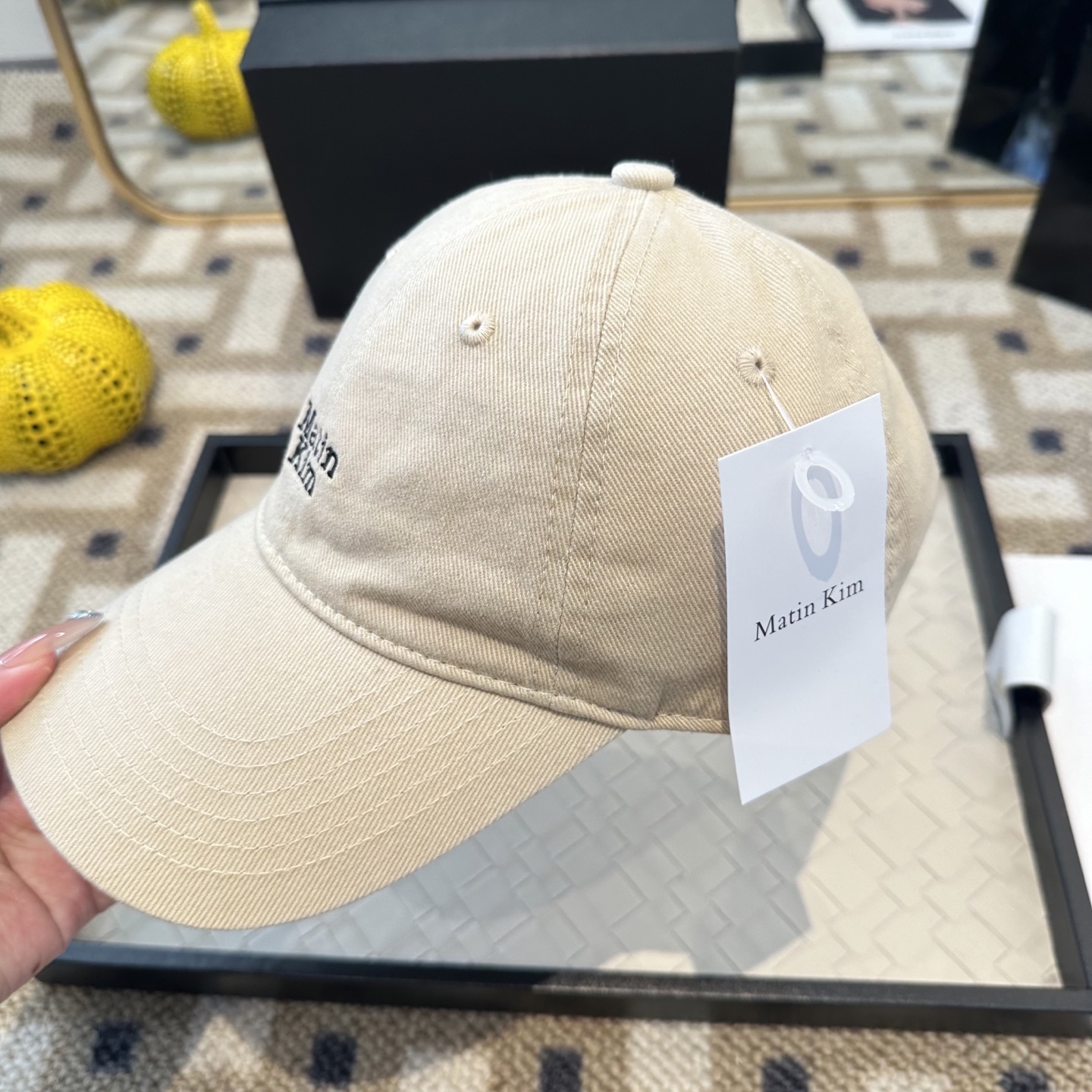 Matin Kim 潮牌棒球帽 简单休闲风的棒球帽 减龄百搭 适配度很高！简单随性~出街拍照拗造型非常加