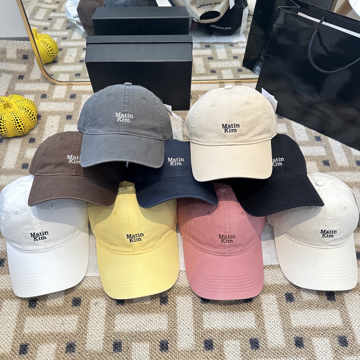Matin Kim 潮牌棒球帽 简单休闲风的棒球帽 减龄百搭 适配度很高！简单随性~出街拍照拗造型非常加