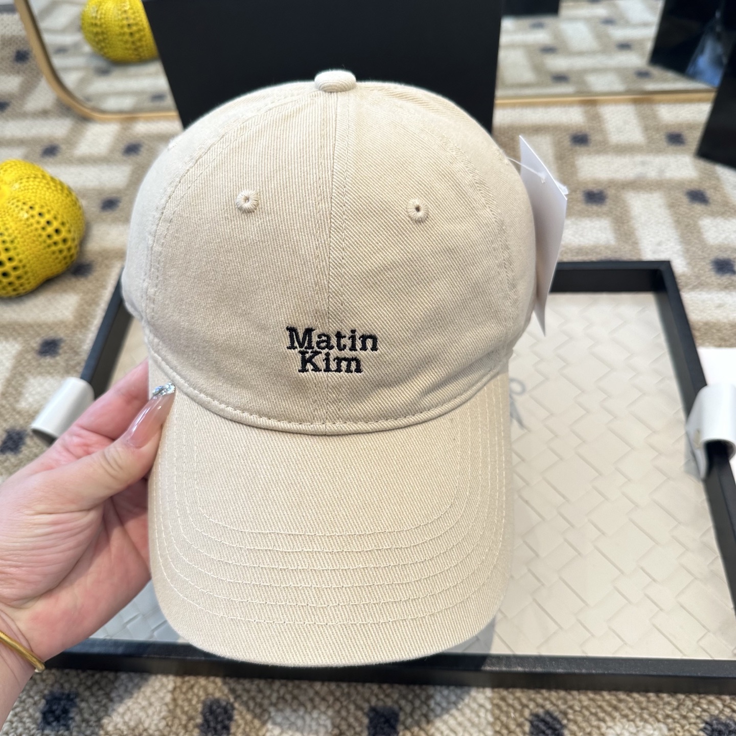 Matin Kim 潮牌棒球帽 简单休闲风的棒球帽 减龄百搭 适配度很高！简单随性~出街拍照拗造型非常加