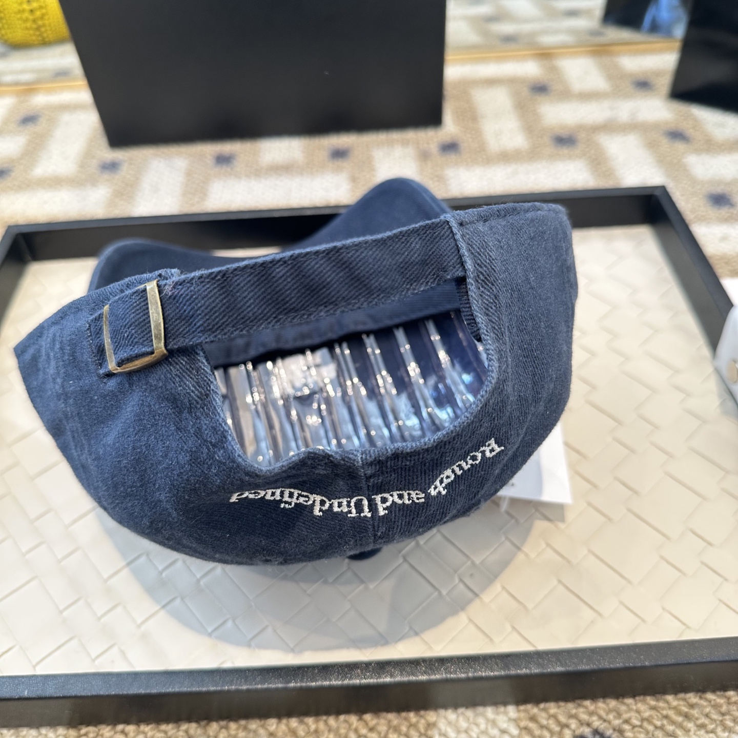 Matin Kim 潮牌棒球帽 简单休闲风的棒球帽 减龄百搭 适配度很高！简单随性~出街拍照拗造型非常加