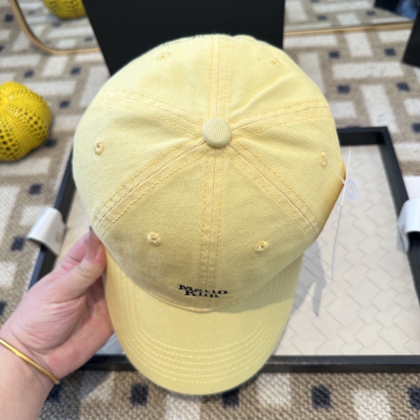 Matin Kim 潮牌棒球帽 简单休闲风的棒球帽 减龄百搭 适配度很高！简单随性~出街拍照拗造型非常加