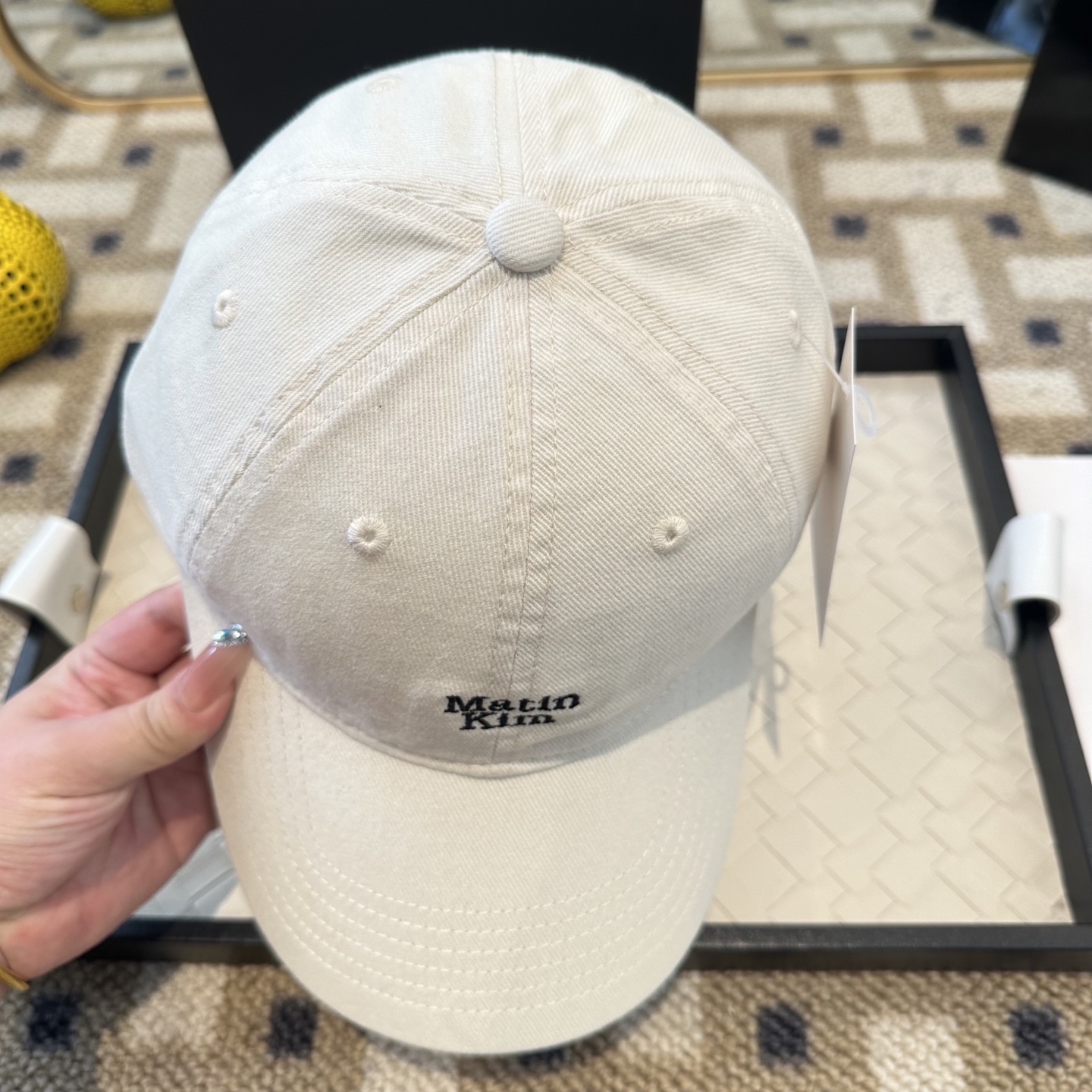 Matin Kim 潮牌棒球帽 简单休闲风的棒球帽 减龄百搭 适配度很高！简单随性~出街拍照拗造型非常加