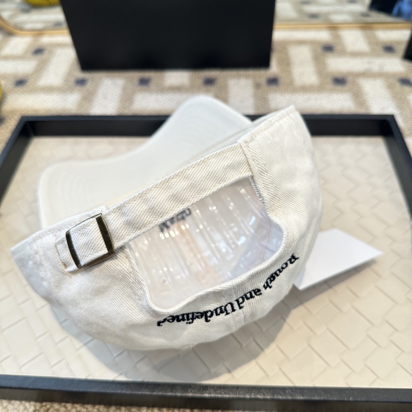 Matin Kim 潮牌棒球帽 简单休闲风的棒球帽 减龄百搭 适配度很高！简单随性~出街拍照拗造型非常加