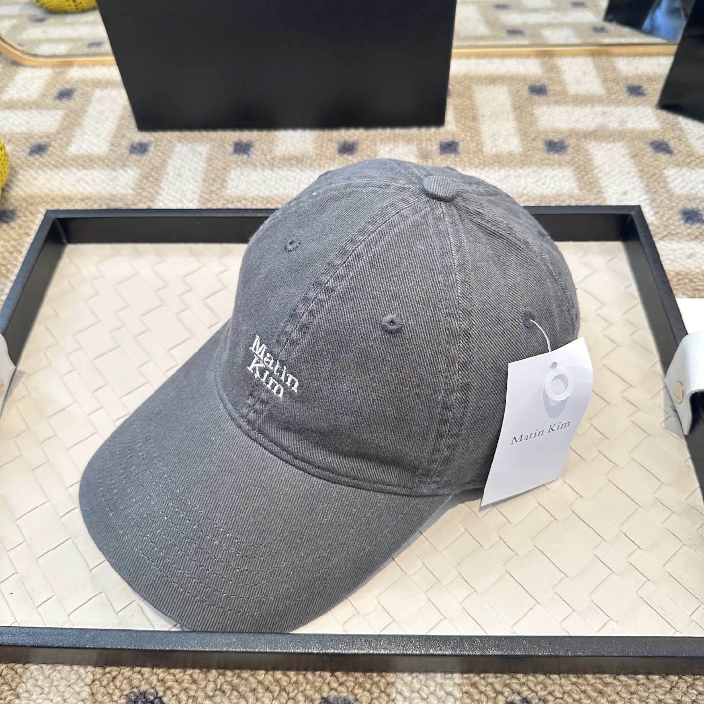 Matin Kim 潮牌棒球帽 简单休闲风的棒球帽 减龄百搭 适配度很高！简单随性~出街拍照拗造型非常加