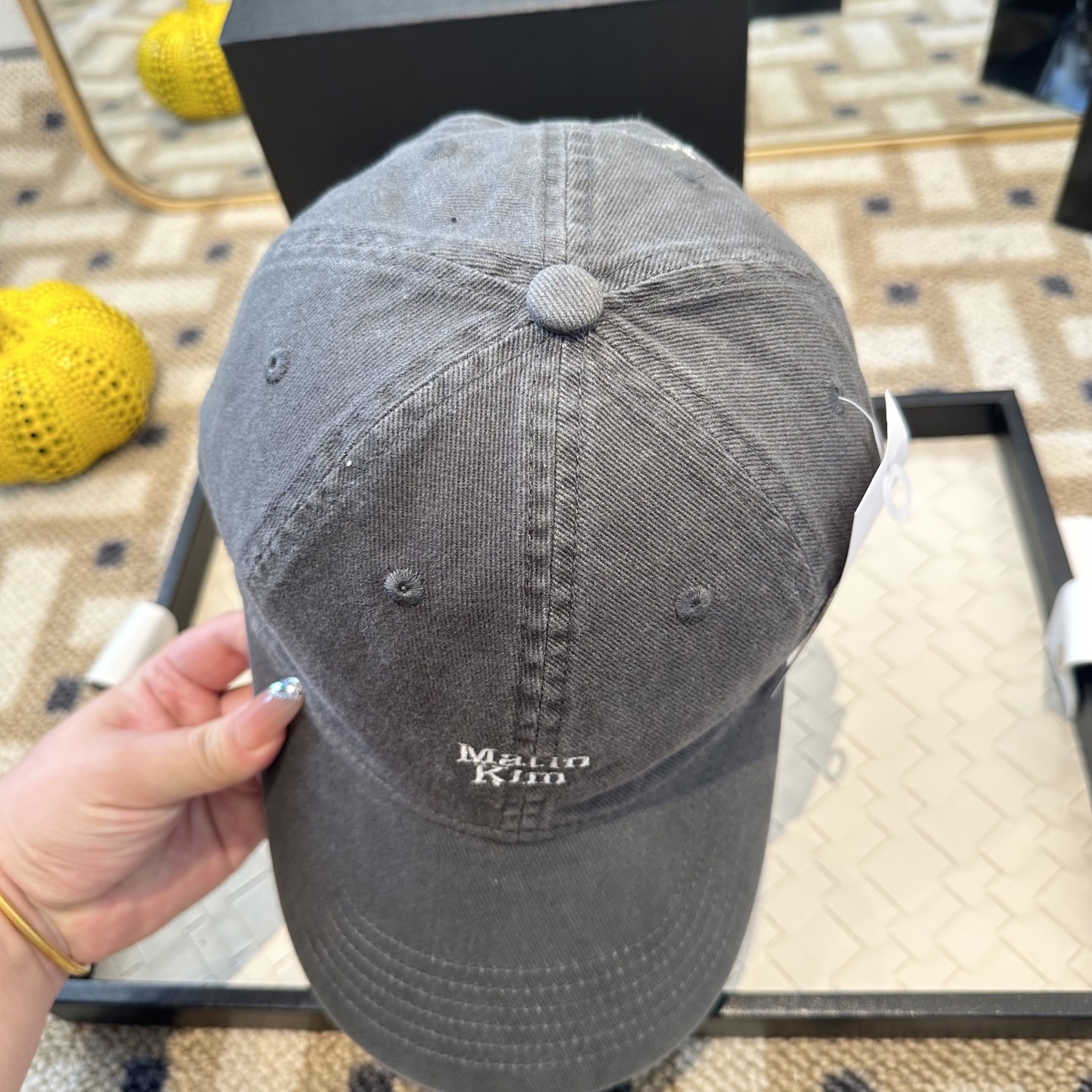 Matin Kim 潮牌棒球帽 简单休闲风的棒球帽 减龄百搭 适配度很高！简单随性~出街拍照拗造型非常加