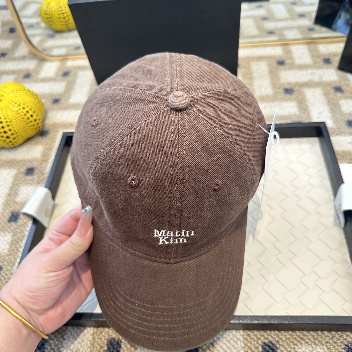 Matin Kim 潮牌棒球帽 简单休闲风的棒球帽 减龄百搭 适配度很高！简单随性~出街拍照拗造型非常加