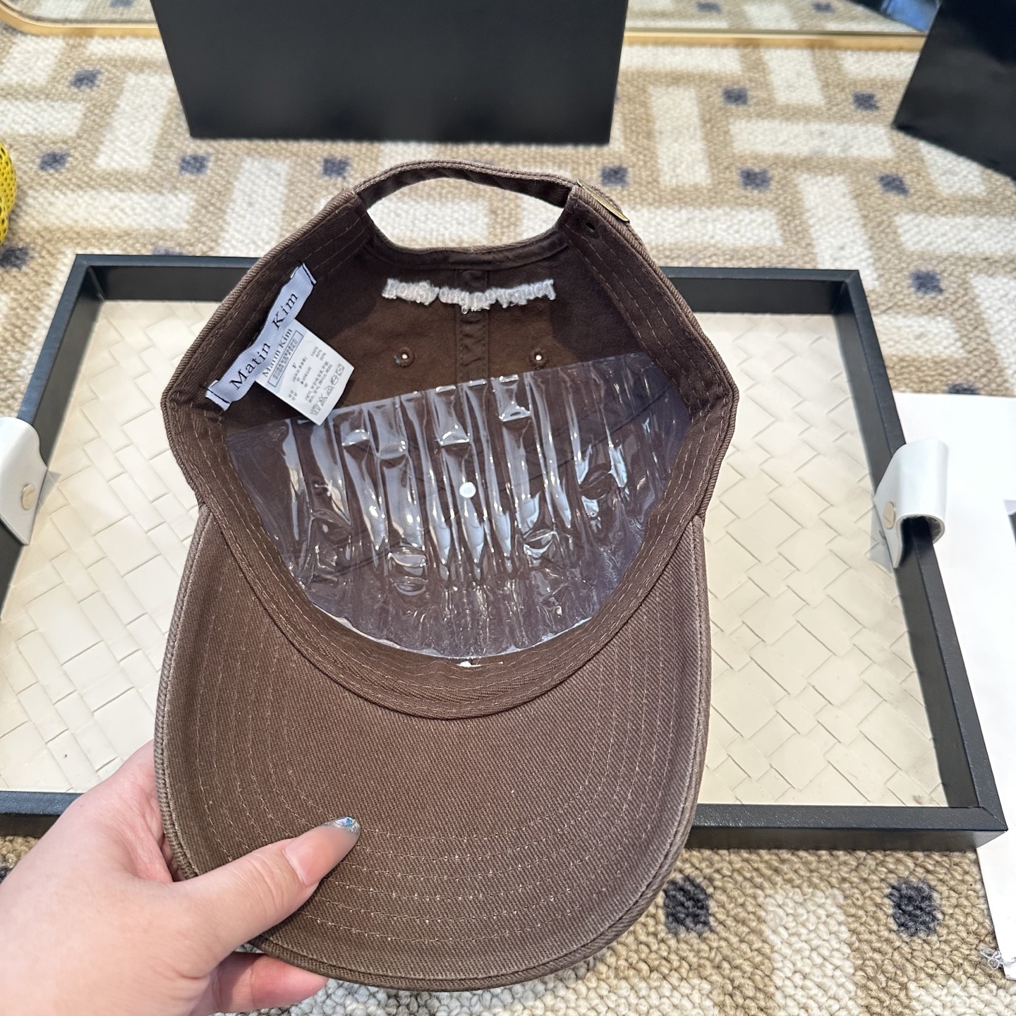 Matin Kim 潮牌棒球帽 简单休闲风的棒球帽 减龄百搭 适配度很高！简单随性~出街拍照拗造型非常加