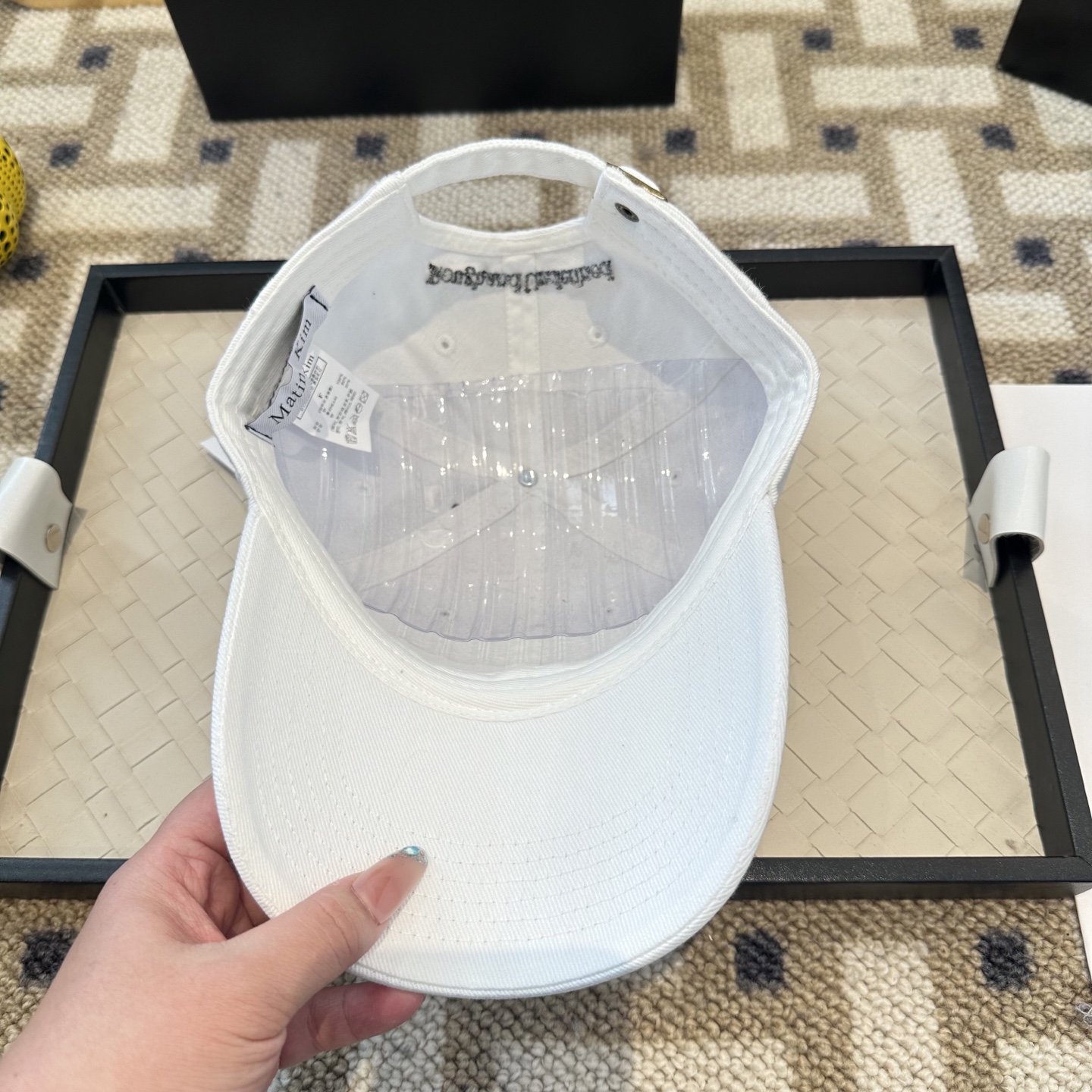 Matin Kim 潮牌棒球帽 简单休闲风的棒球帽 减龄百搭 适配度很高！简单随性~出街拍照拗造型非常加