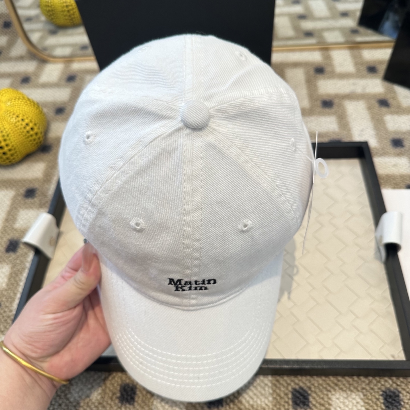 Matin Kim 潮牌棒球帽 简单休闲风的棒球帽 减龄百搭 适配度很高！简单随性~出街拍照拗造型非常加