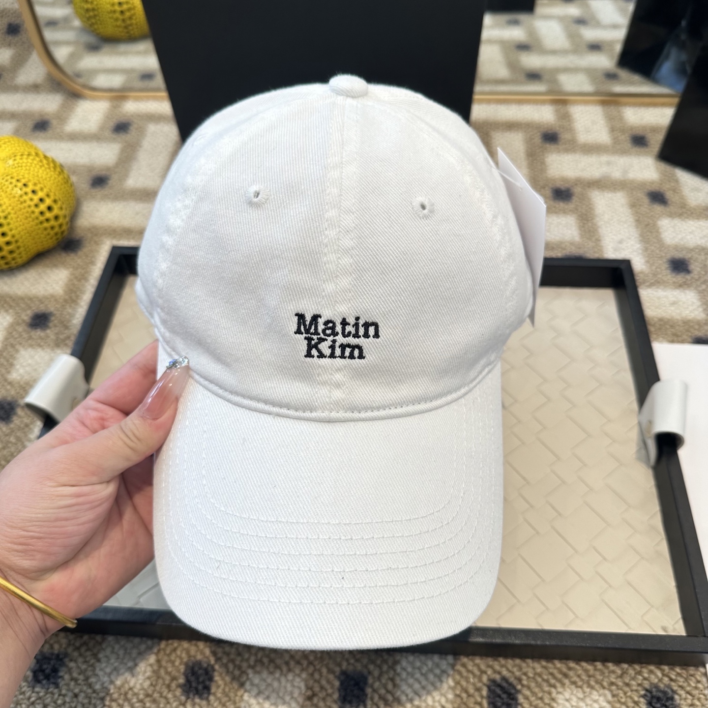 Matin Kim 潮牌棒球帽 简单休闲风的棒球帽 减龄百搭 适配度很高！简单随性~出街拍照拗造型非常加