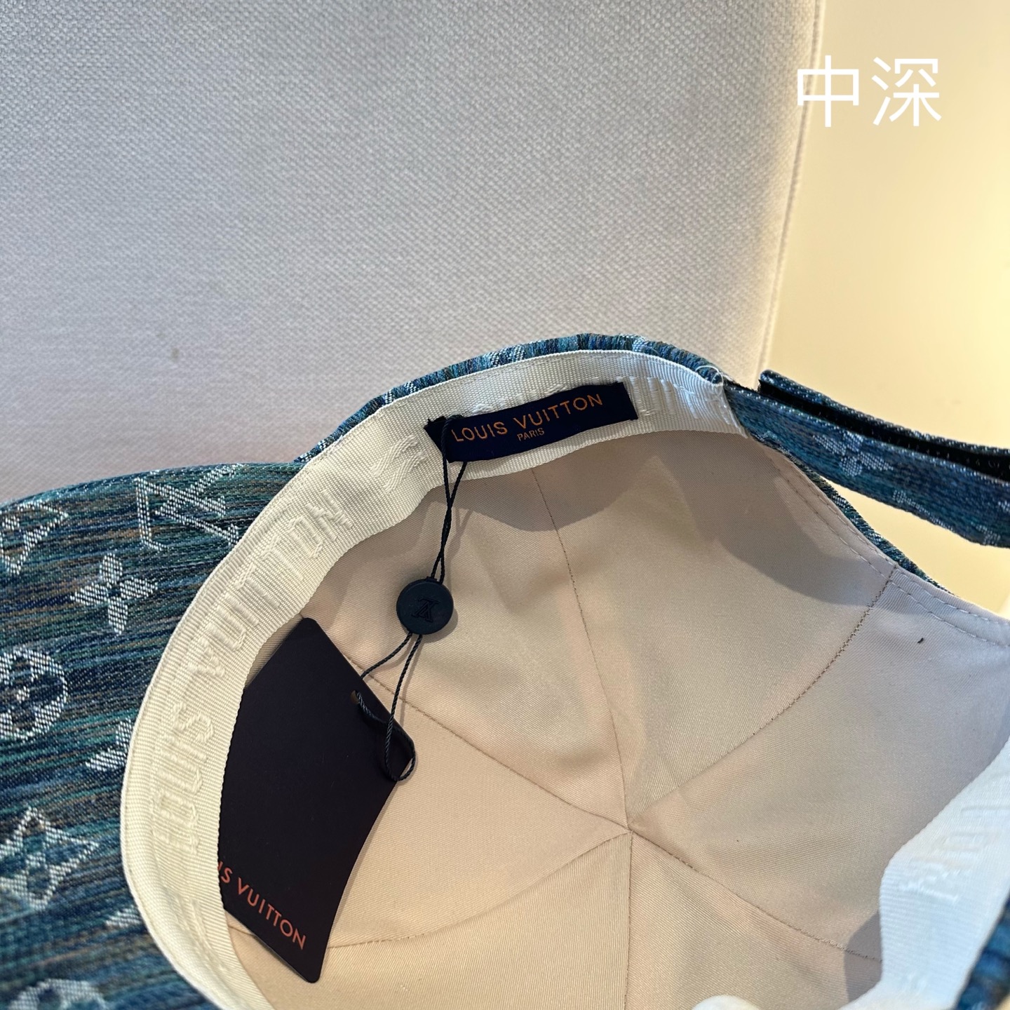 🧢路易威登棒球帽 LouisVuitton😍新款LV棒球帽，重工打造♥️高端大气，百搭款🤗男女通用！