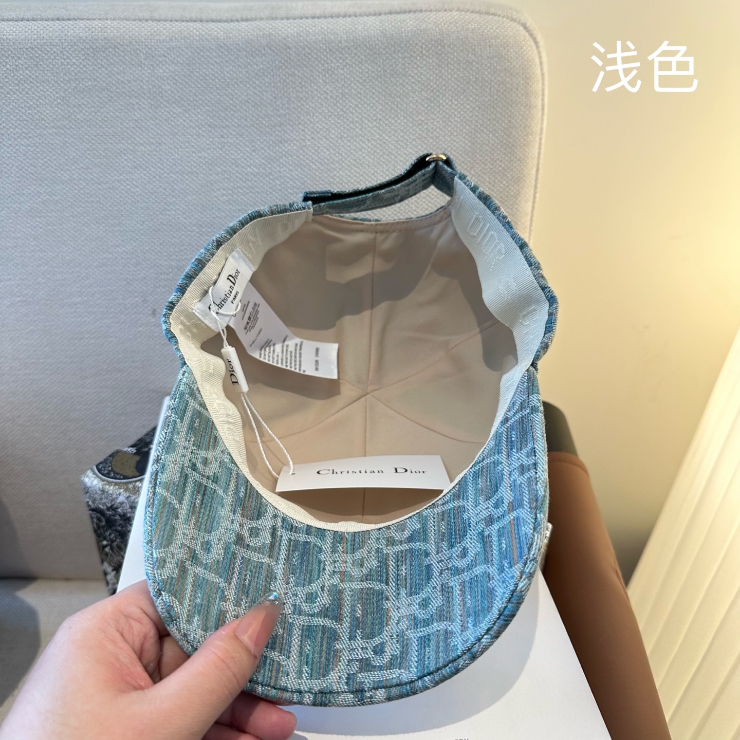 🧢DIOR迪奥棒球帽 😍新款棒球帽，重工打造♥️高端大气，百搭款🤗男女通用！