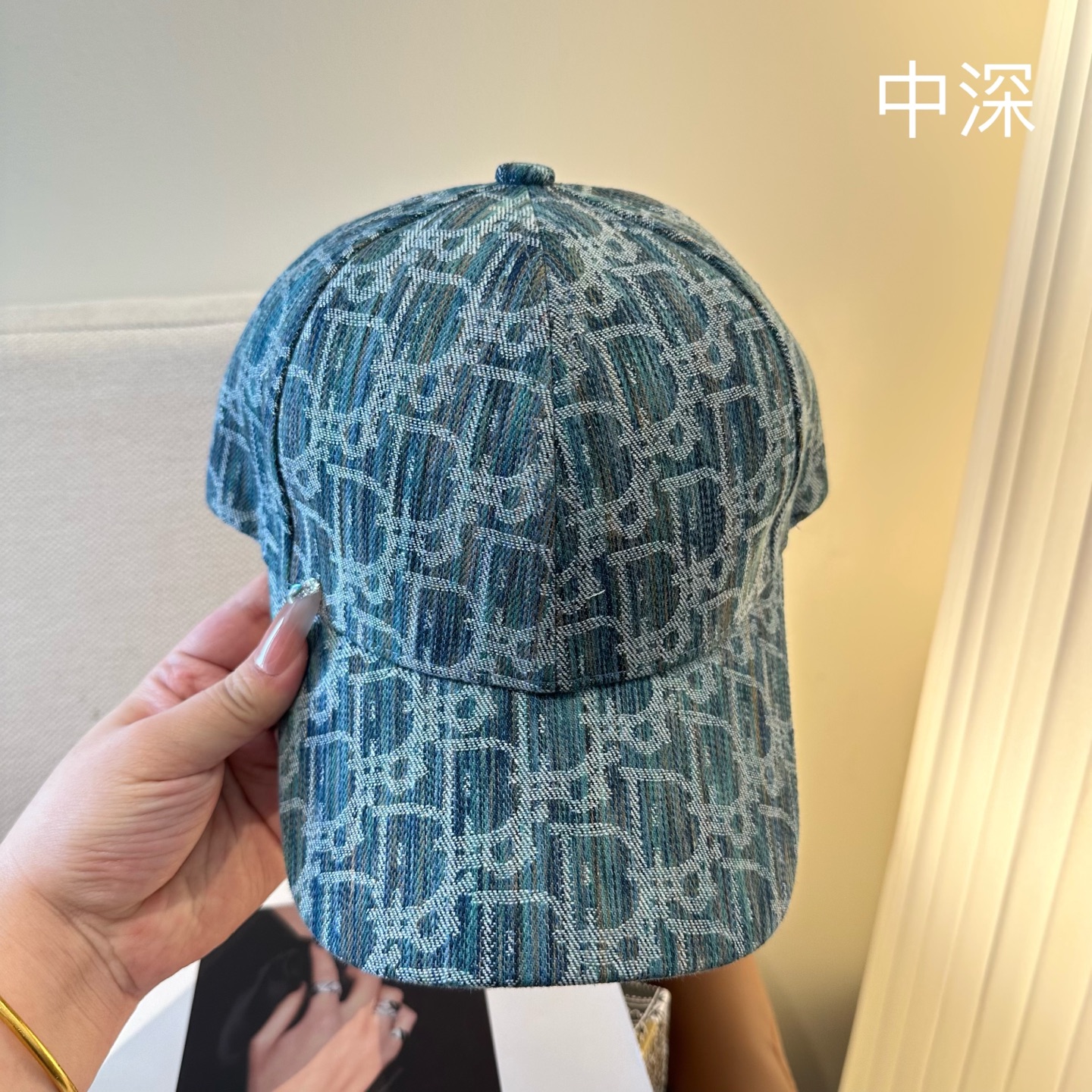 🧢DIOR迪奥棒球帽 😍新款棒球帽，重工打造♥️高端大气，百搭款🤗男女通用！