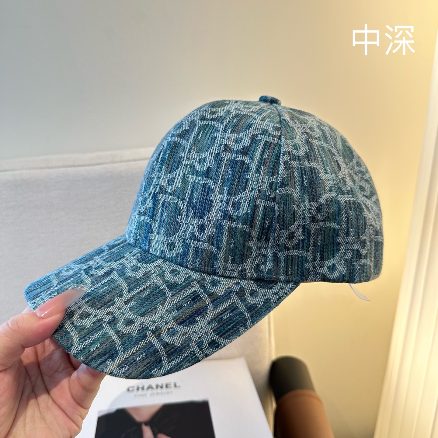 🧢DIOR迪奥棒球帽 😍新款棒球帽，重工打造♥️高端大气，百搭款🤗男女通用！
