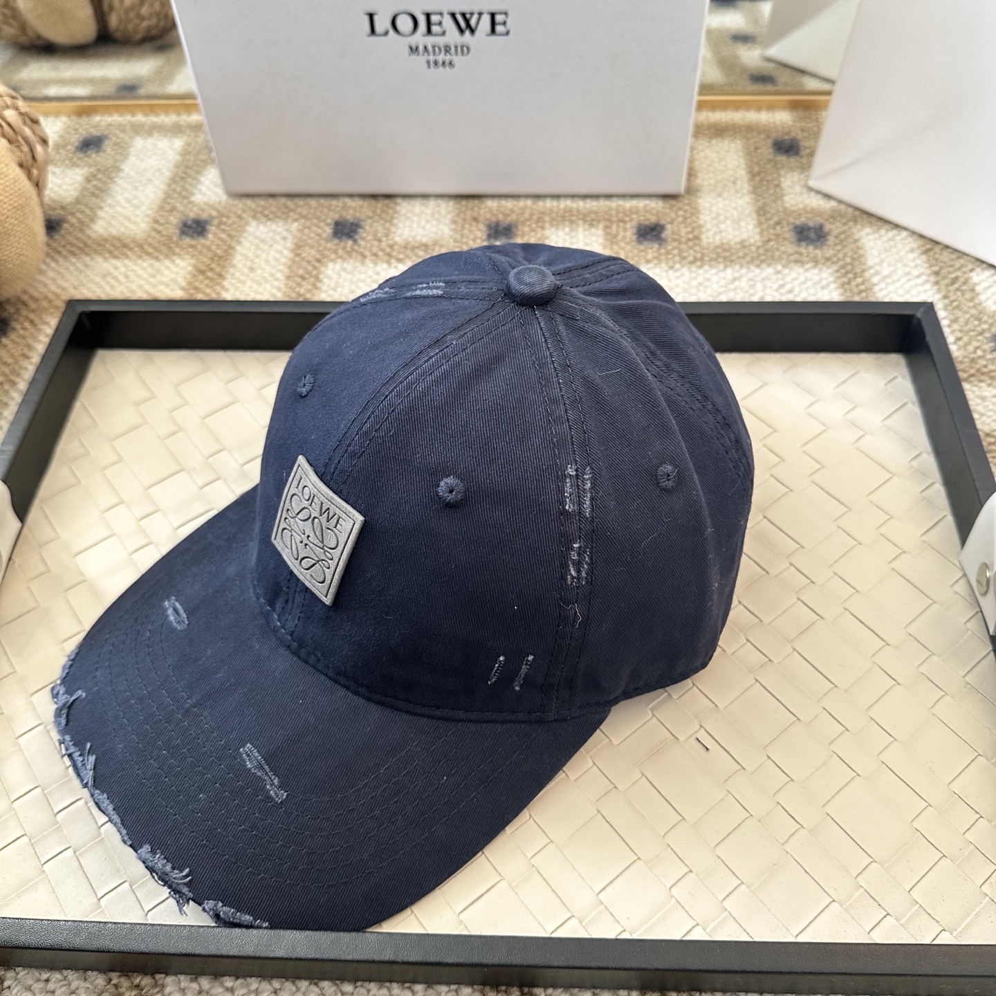 Loewe LOEWE【罗意威】新款棒球帽， 同步 ， 款超好搭配，赶紧入手