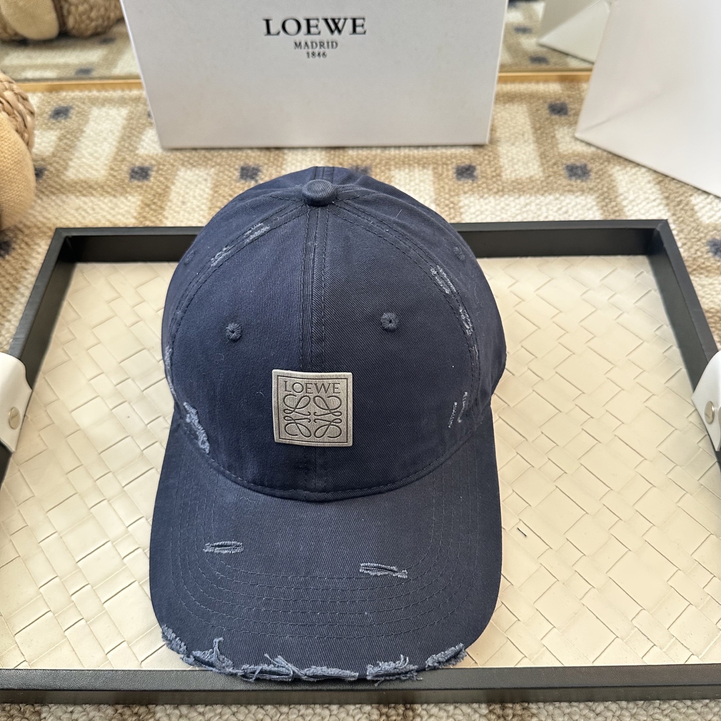 Loewe LOEWE【罗意威】新款棒球帽， 同步 ， 款超好搭配，赶紧入手