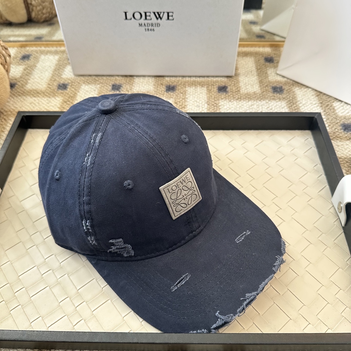 Loewe LOEWE【罗意威】新款棒球帽， 同步 ， 款超好搭配，赶紧入手