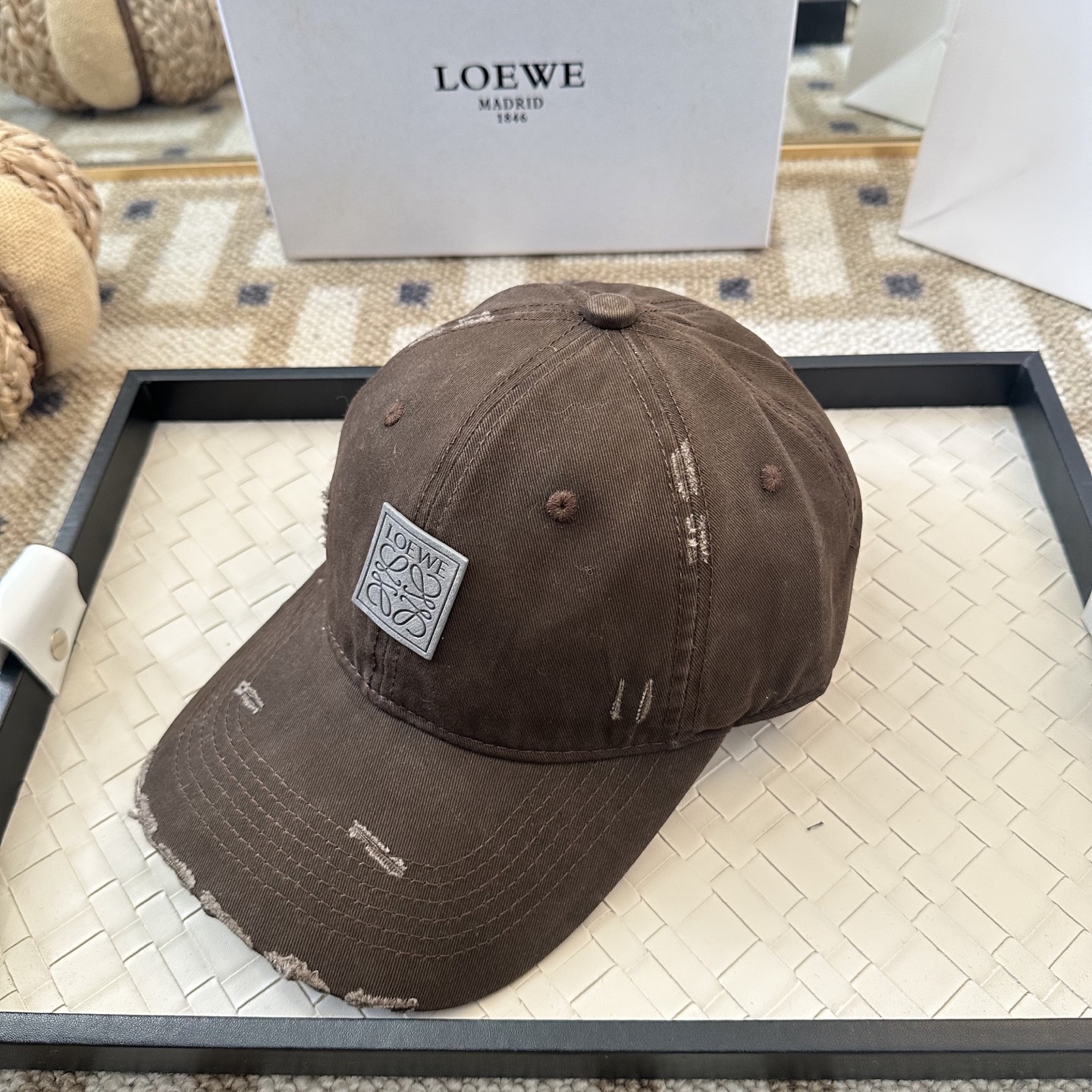 Loewe LOEWE【罗意威】新款棒球帽， 同步 ， 款超好搭配，赶紧入手