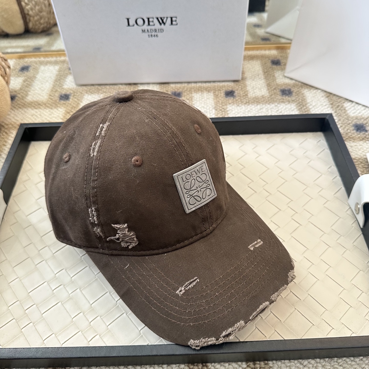 Loewe LOEWE【罗意威】新款棒球帽， 同步 ， 款超好搭配，赶紧入手