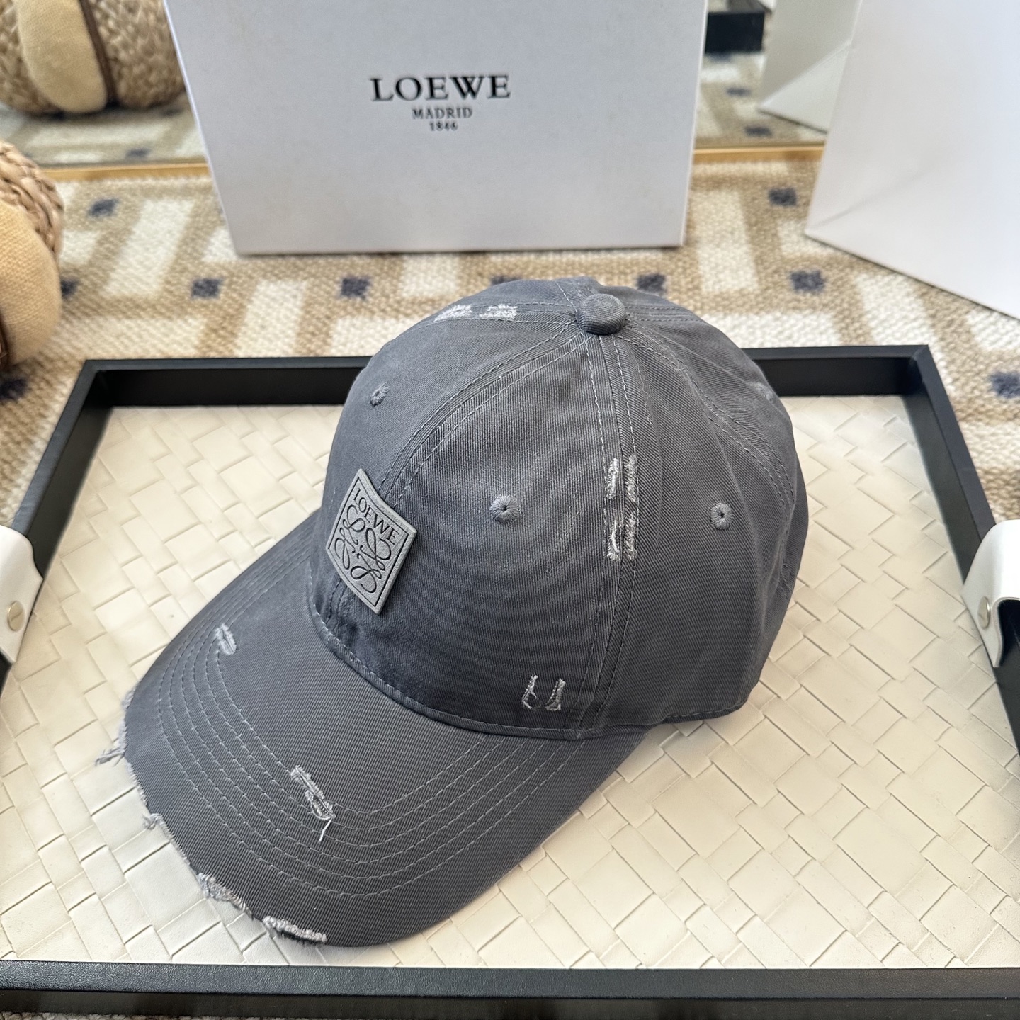 Loewe LOEWE【罗意威】新款棒球帽， 同步 ， 款超好搭配，赶紧入手