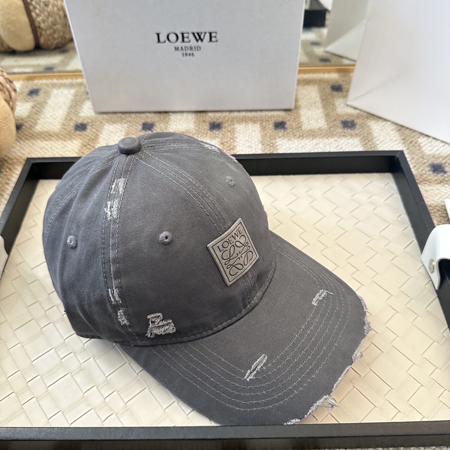 Loewe LOEWE【罗意威】新款棒球帽， 同步 ， 款超好搭配，赶紧入手