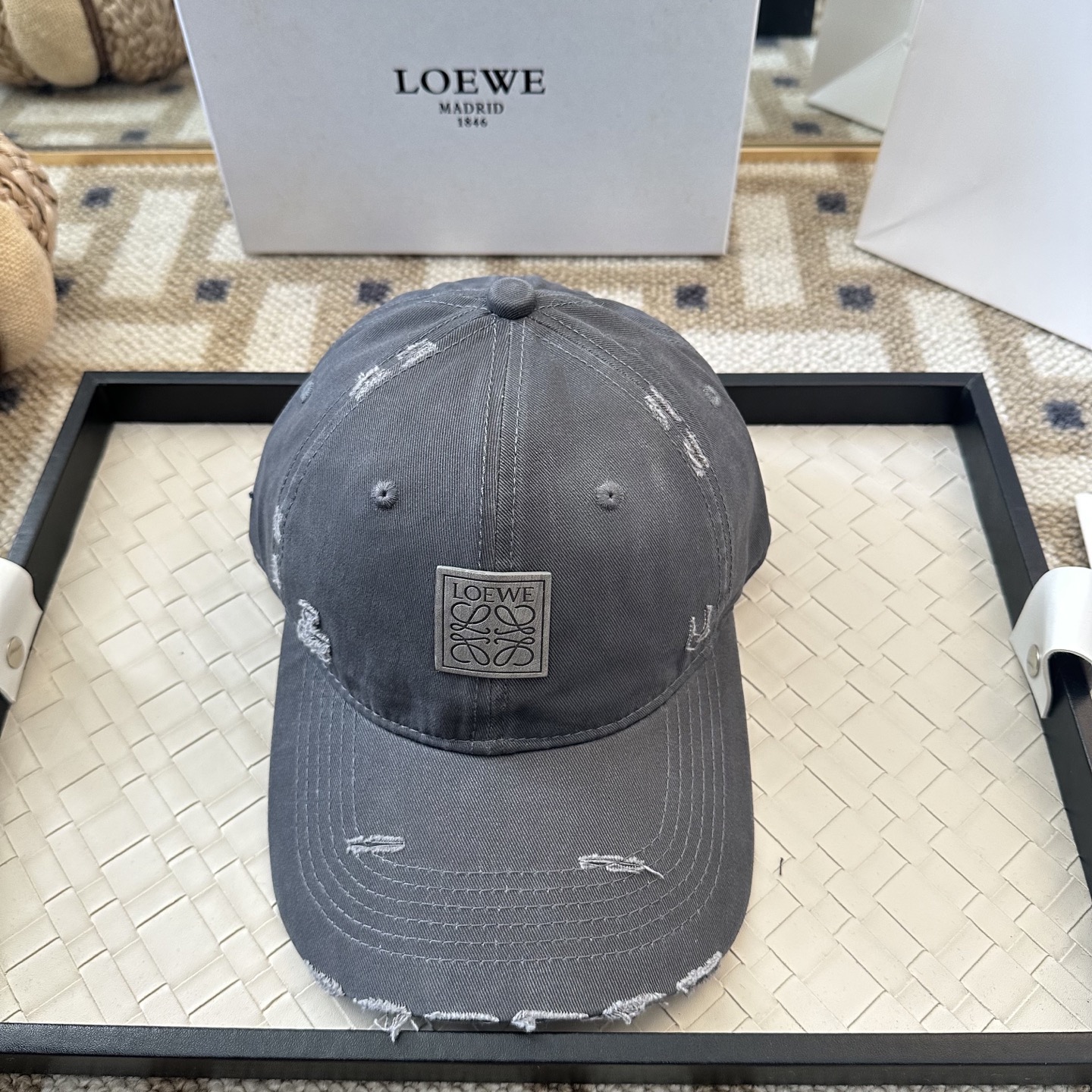 Loewe LOEWE【罗意威】新款棒球帽， 同步 ， 款超好搭配，赶紧入手