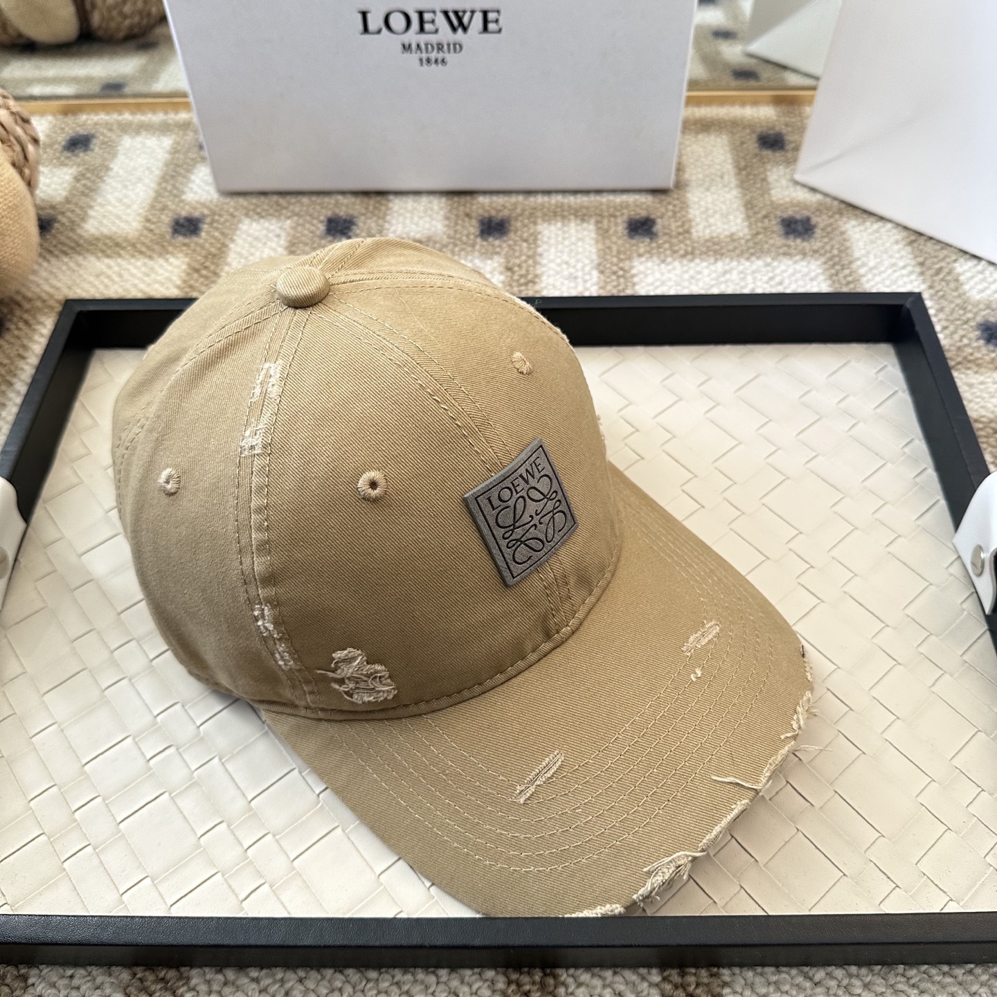 Loewe LOEWE【罗意威】新款棒球帽， 同步 ， 款超好搭配，赶紧入手