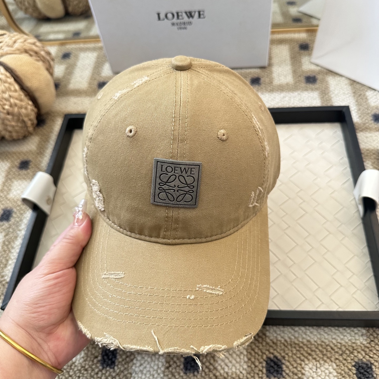 Loewe LOEWE【罗意威】新款棒球帽， 同步 ， 款超好搭配，赶紧入手