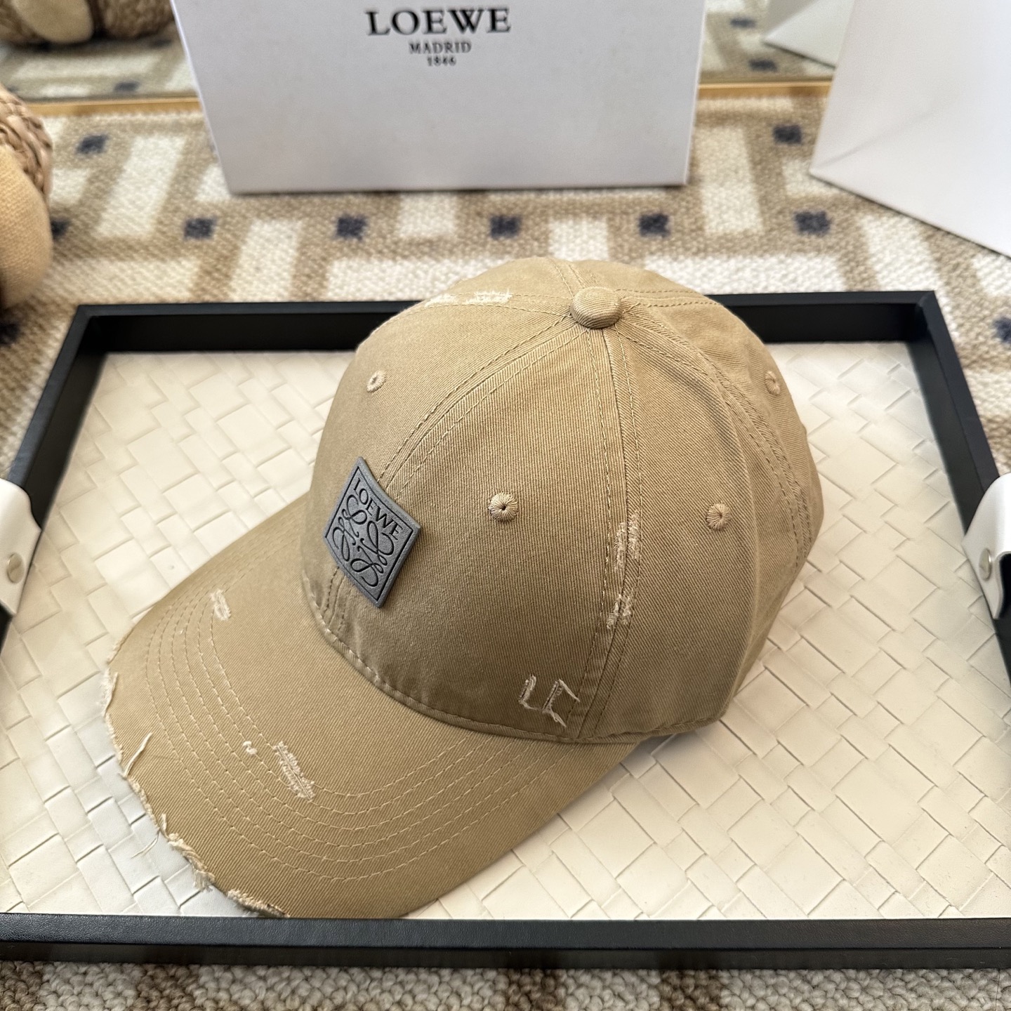 Loewe LOEWE【罗意威】新款棒球帽， 同步 ， 款超好搭配，赶紧入手
