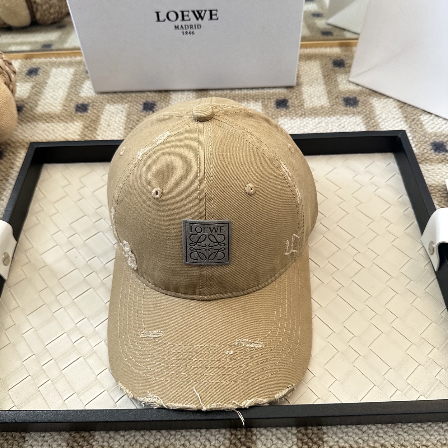 Loewe LOEWE【罗意威】新款棒球帽， 同步 ， 款超好搭配，赶紧入手