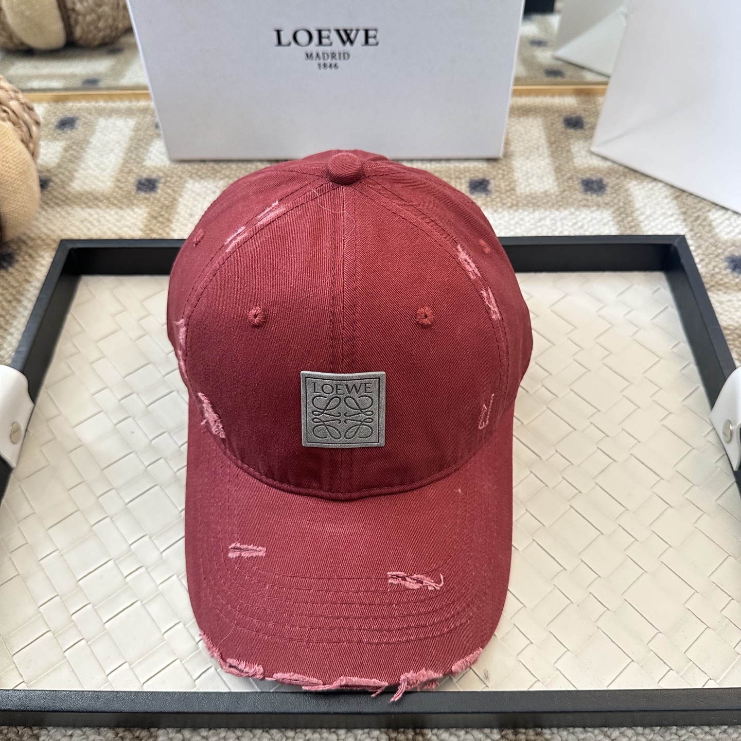 Loewe LOEWE【罗意威】新款棒球帽， 同步 ， 款超好搭配，赶紧入手
