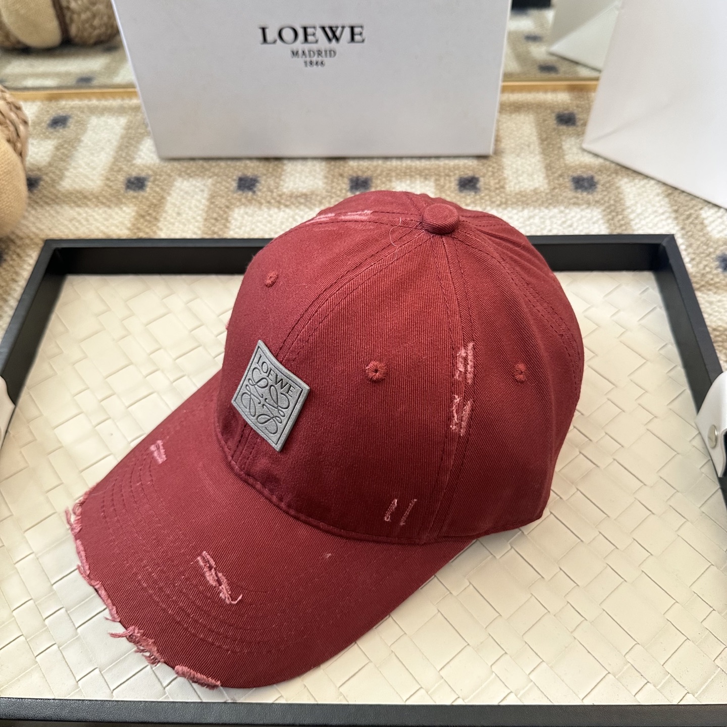 Loewe LOEWE【罗意威】新款棒球帽， 同步 ， 款超好搭配，赶紧入手