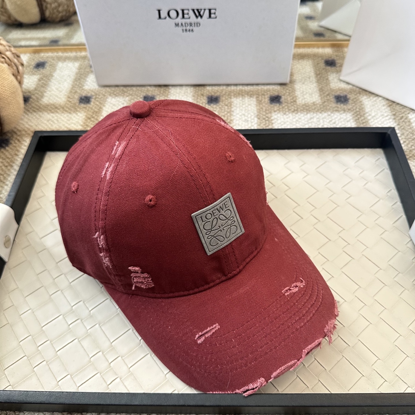 Loewe LOEWE【罗意威】新款棒球帽， 同步 ， 款超好搭配，赶紧入手
