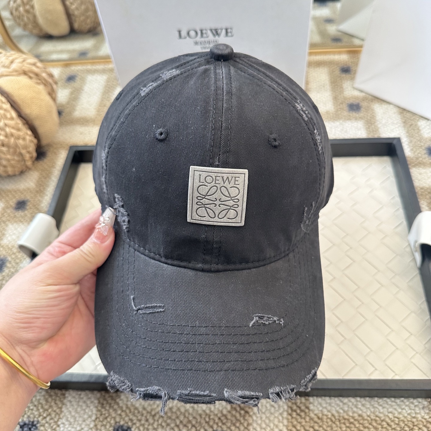 Loewe LOEWE【罗意威】新款棒球帽， 同步 ， 款超好搭配，赶紧入手