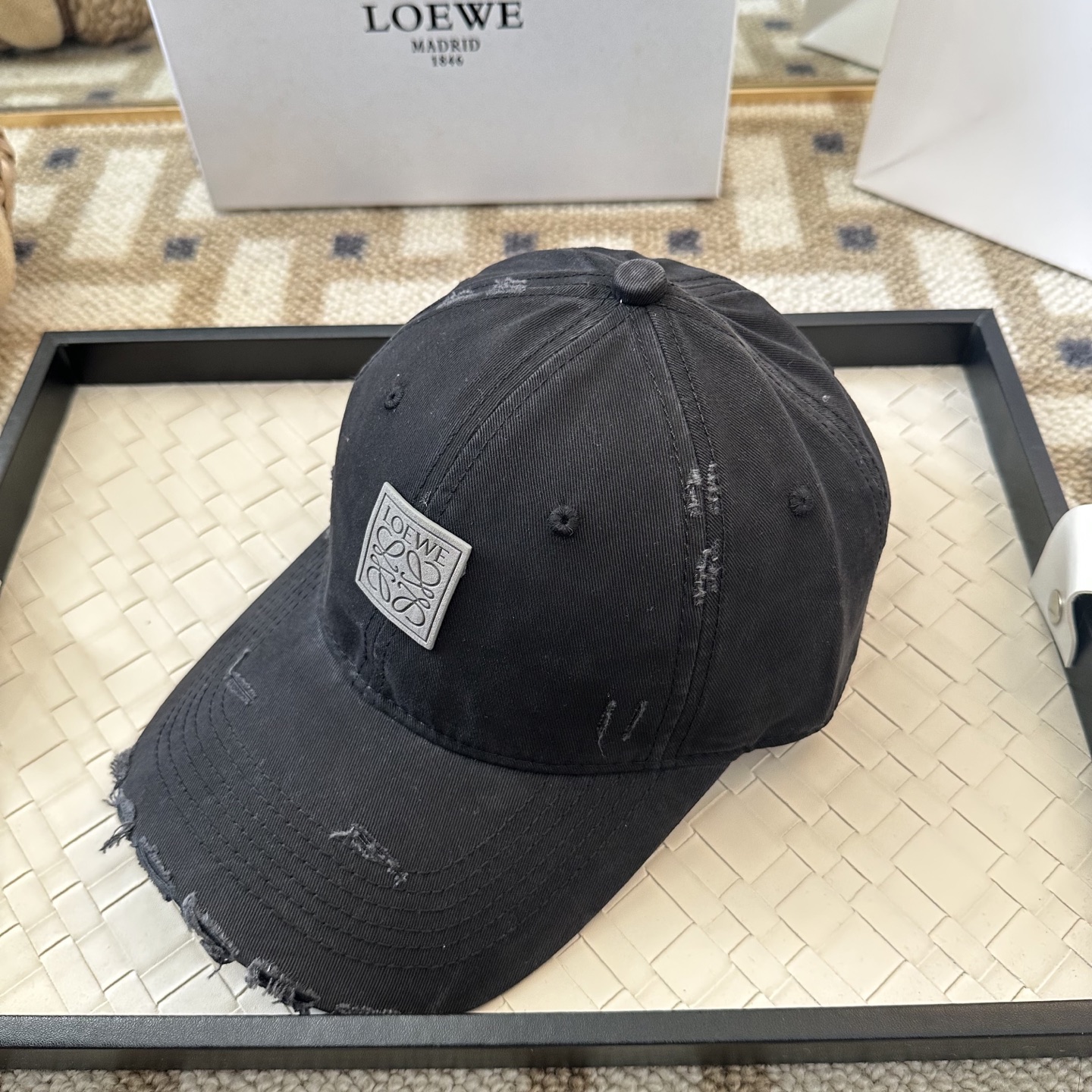 Loewe LOEWE【罗意威】新款棒球帽， 同步 ， 款超好搭配，赶紧入手