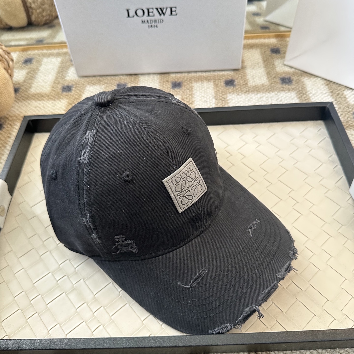 Loewe LOEWE【罗意威】新款棒球帽， 同步 ， 款超好搭配，赶紧入手