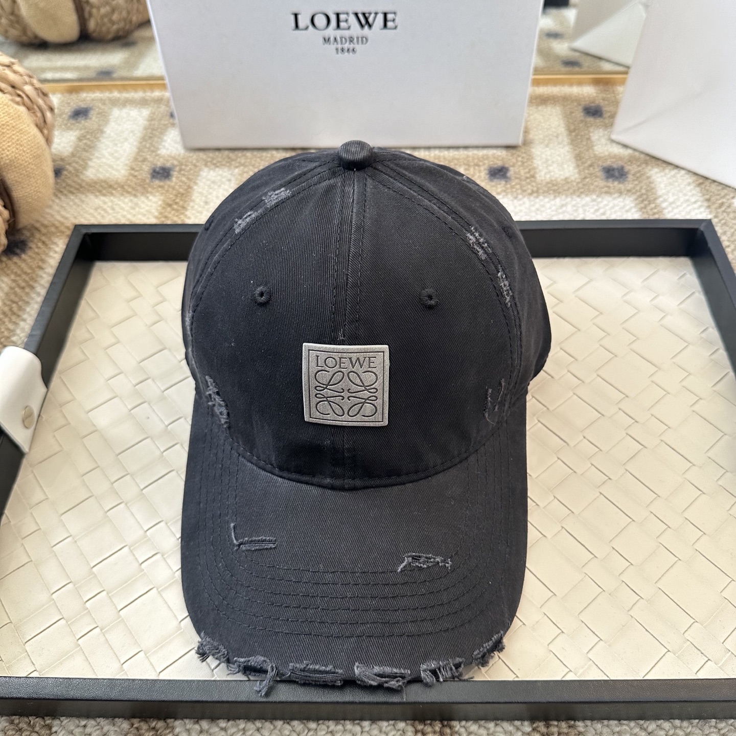Loewe LOEWE【罗意威】新款棒球帽， 同步 ， 款超好搭配，赶紧入手
