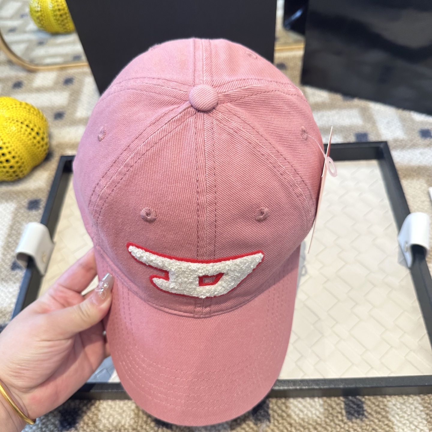 潮牌棒球帽 简单休闲风的棒球帽 减龄百搭 适配度很高！简单随性~出街拍照拗造型非常加分~男女同款 随意搭