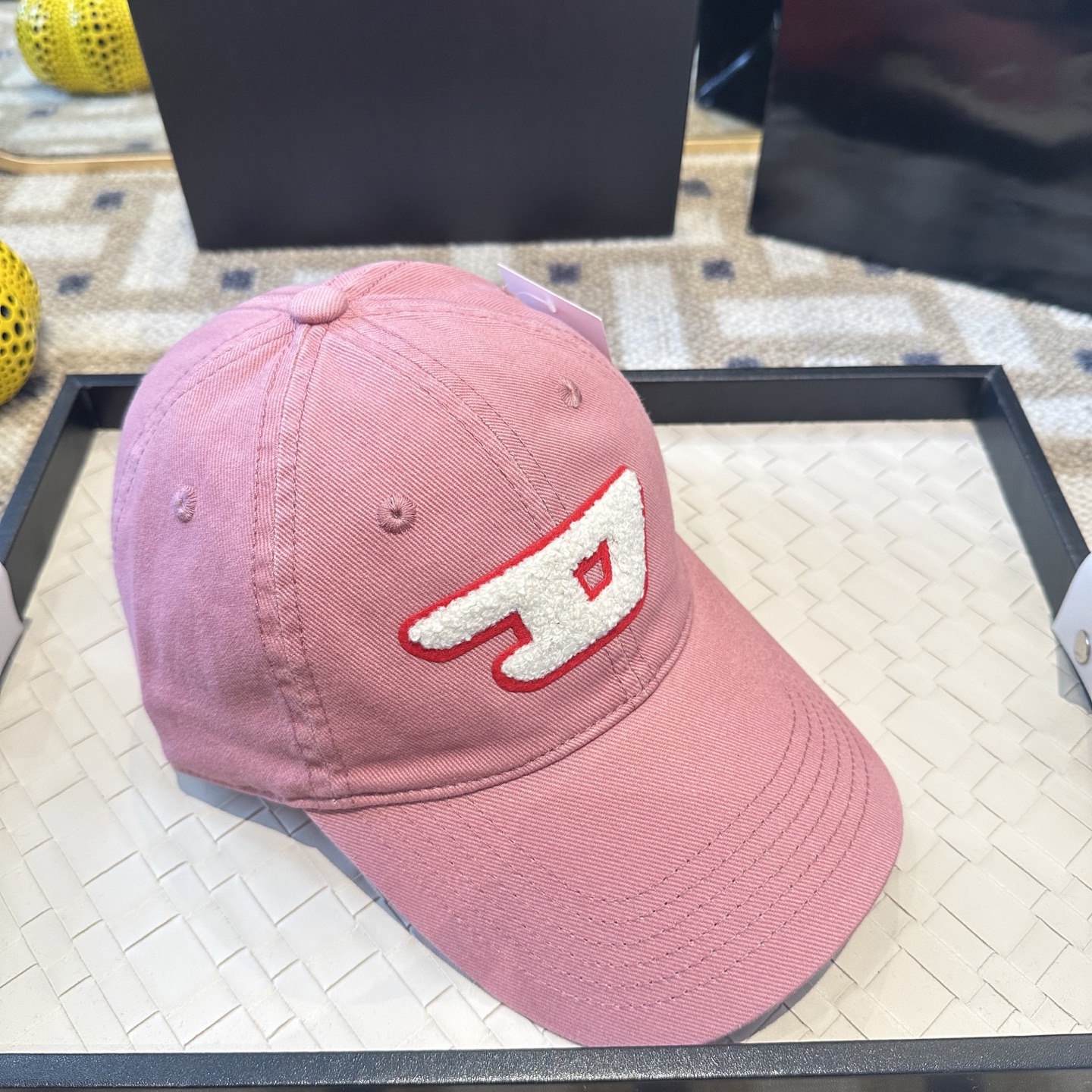 潮牌棒球帽 简单休闲风的棒球帽 减龄百搭 适配度很高！简单随性~出街拍照拗造型非常加分~男女同款 随意搭