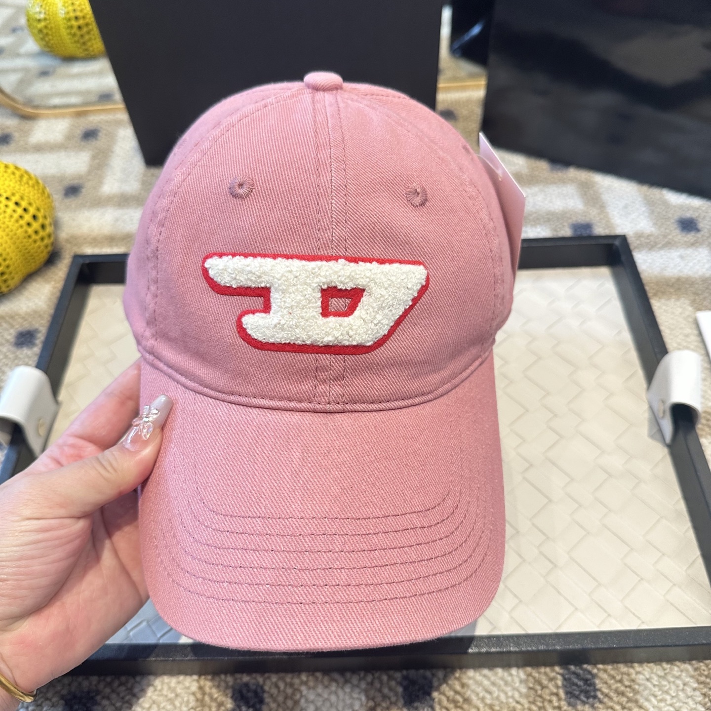 潮牌棒球帽 简单休闲风的棒球帽 减龄百搭 适配度很高！简单随性~出街拍照拗造型非常加分~男女同款 随意搭