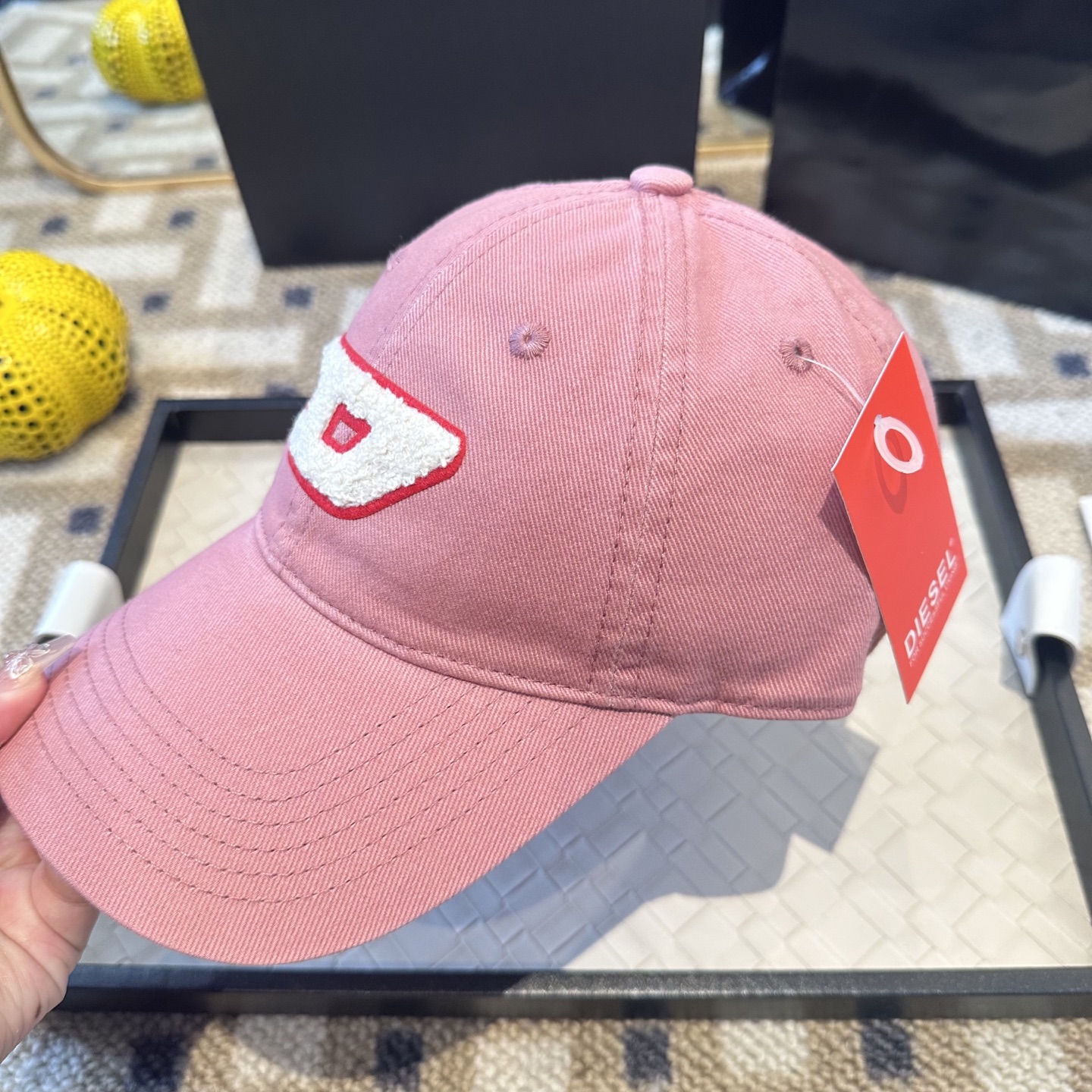 潮牌棒球帽 简单休闲风的棒球帽 减龄百搭 适配度很高！简单随性~出街拍照拗造型非常加分~男女同款 随意搭