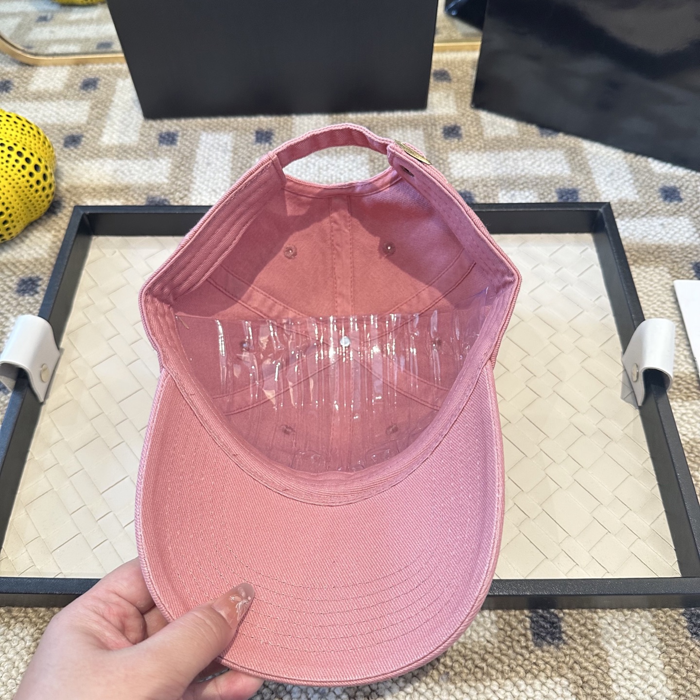 潮牌棒球帽 简单休闲风的棒球帽 减龄百搭 适配度很高！简单随性~出街拍照拗造型非常加分~男女同款 随意搭