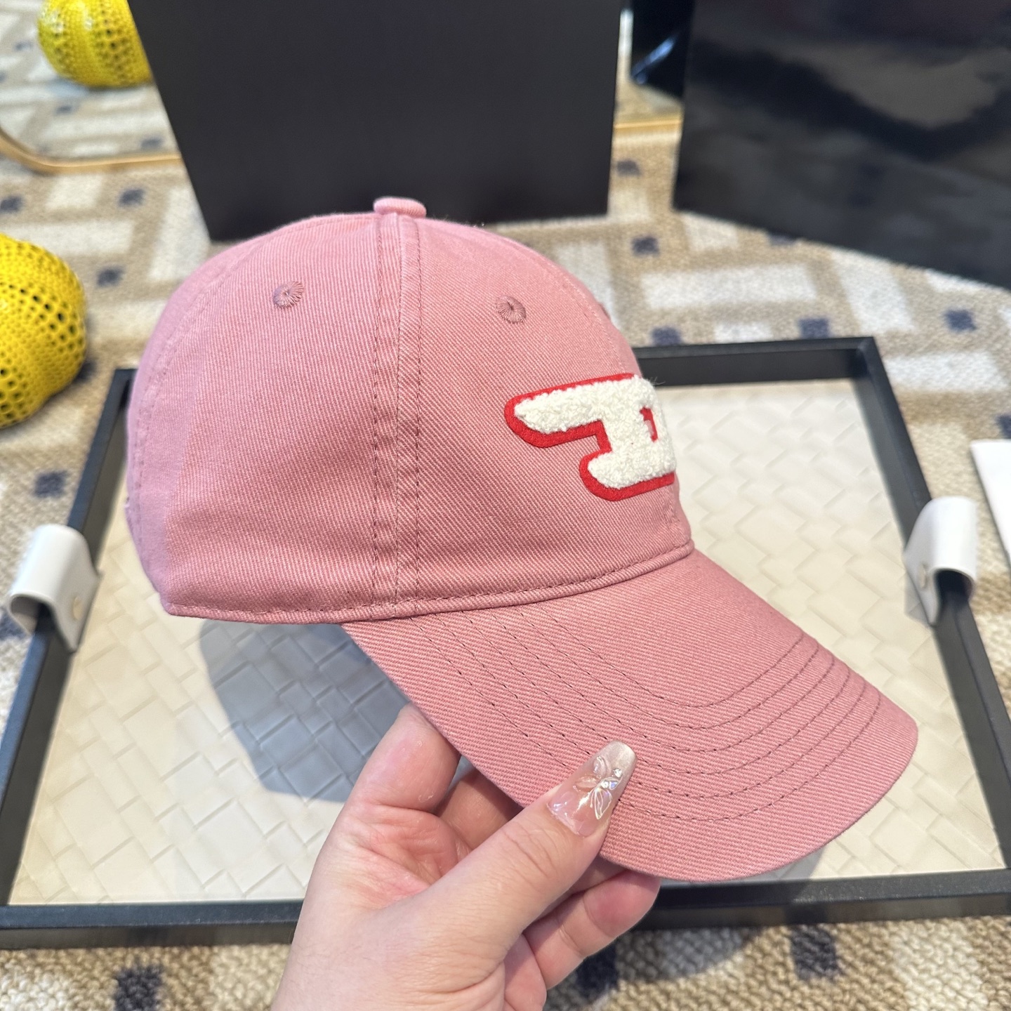 潮牌棒球帽 简单休闲风的棒球帽 减龄百搭 适配度很高！简单随性~出街拍照拗造型非常加分~男女同款 随意搭