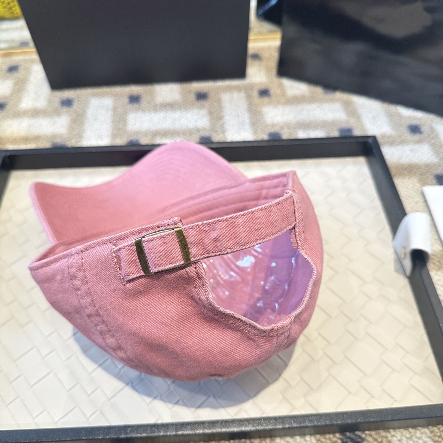 潮牌棒球帽 简单休闲风的棒球帽 减龄百搭 适配度很高！简单随性~出街拍照拗造型非常加分~男女同款 随意搭