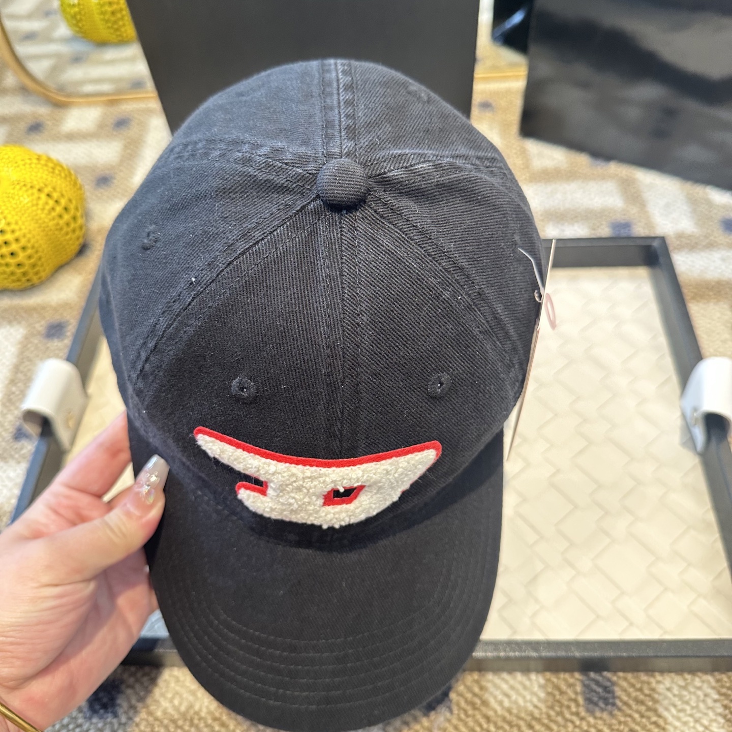 潮牌棒球帽 简单休闲风的棒球帽 减龄百搭 适配度很高！简单随性~出街拍照拗造型非常加分~男女同款 随意搭