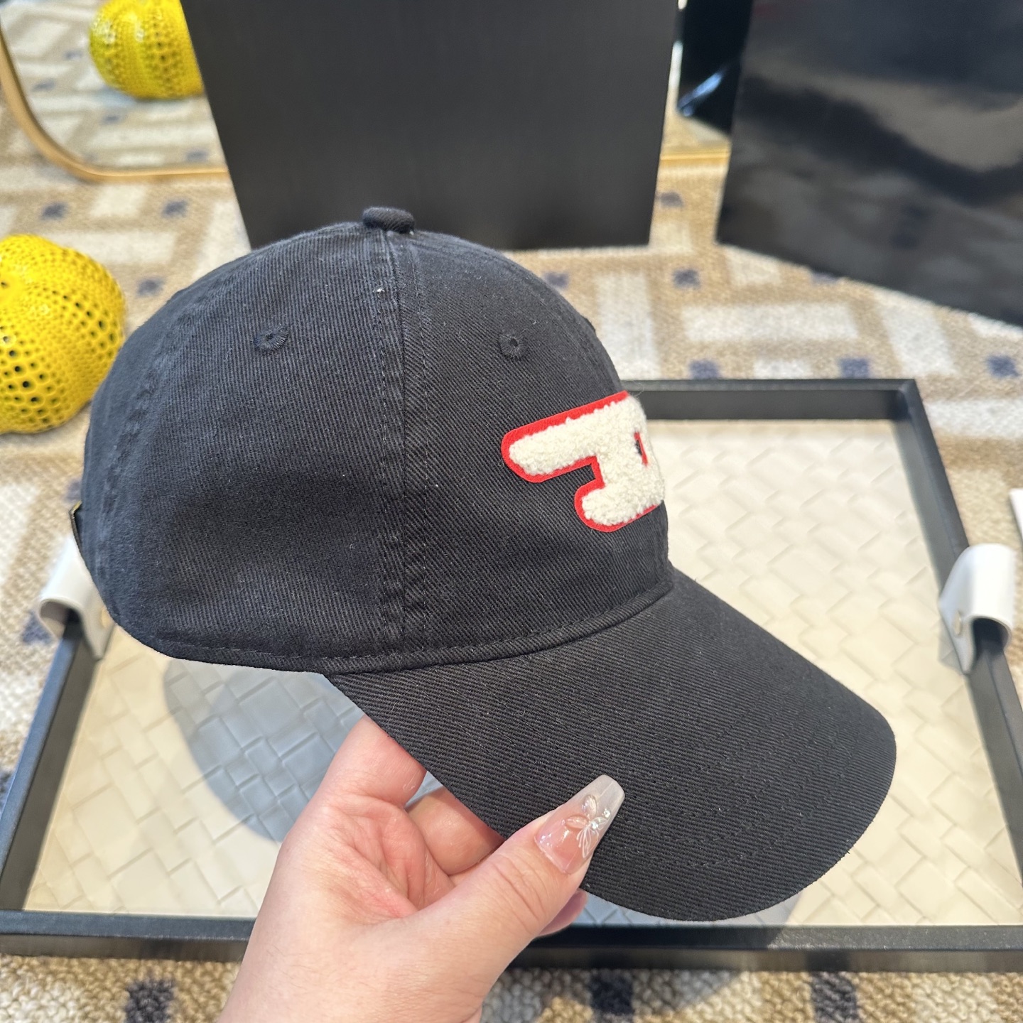 潮牌棒球帽 简单休闲风的棒球帽 减龄百搭 适配度很高！简单随性~出街拍照拗造型非常加分~男女同款 随意搭